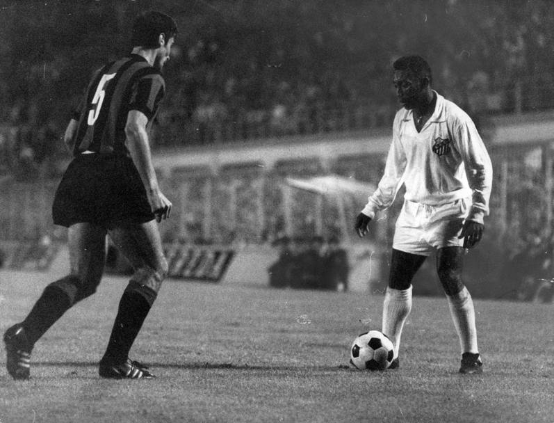 Milano, 24/06/1969 , Pel contrastato da Guarneri durante la partita del Trofeo Supercoppa contro l’Inter a San Siro (Rcs Quotidiani)